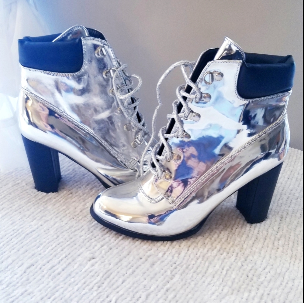 Chrome platform boots 10M lace up